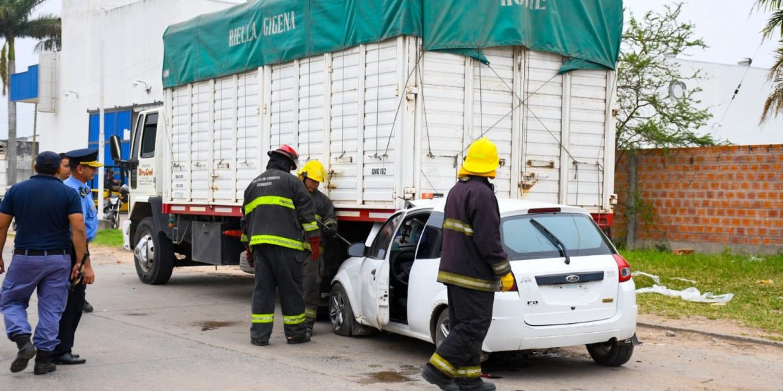 Automovilista de 78 años chocó de atrás a un camión estacionado y falleció en el lugar