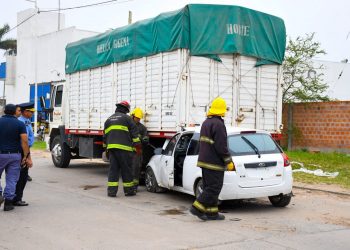 Automovilista de 78 años chocó de atrás a un camión estacionado y falleció en el lugar