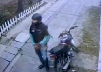 La Policía activó una intensa búsqueda del depravado que abusó de una joven a plena luz del día en la vía pública