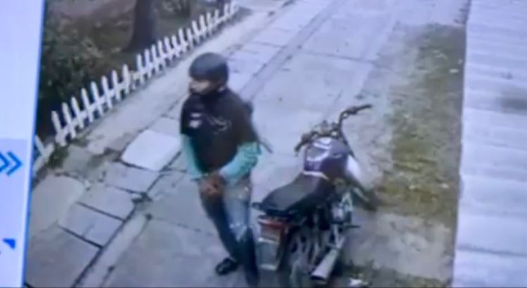 La Policía activó una intensa búsqueda del depravado que abusó de una joven a plena luz del día en la vía pública