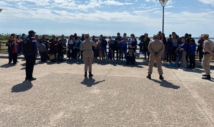 Prefectura Formosa organizó un paseo náutico con niños y sus familias