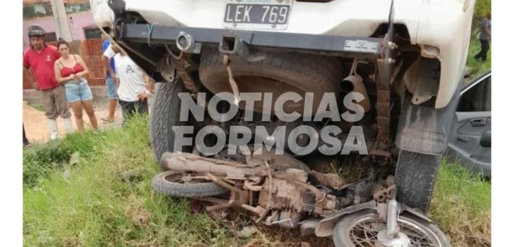 Falleció un motociclista al ser aplastado por una camioneta