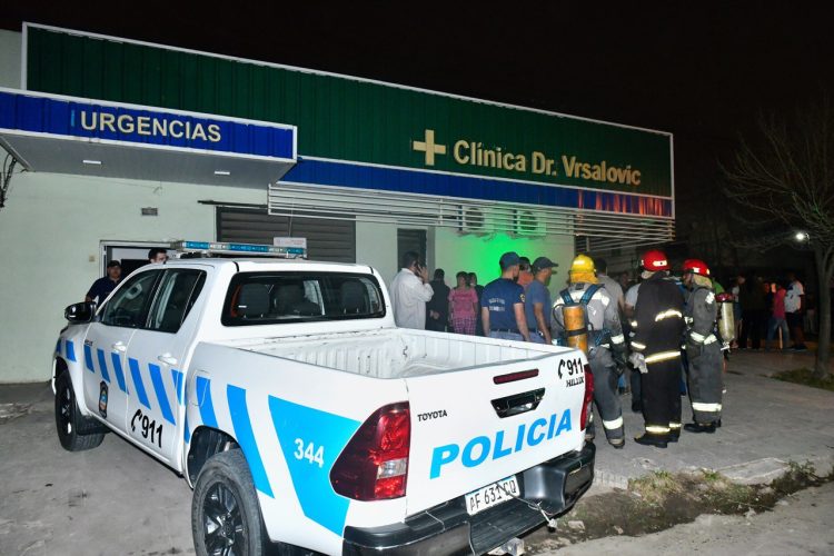 Ministro Gómez sobre el incendio en la Clínica Vresalovic: “Se activó el protocolo de emergencia, que está preparado para actuar en estas situaciones” 