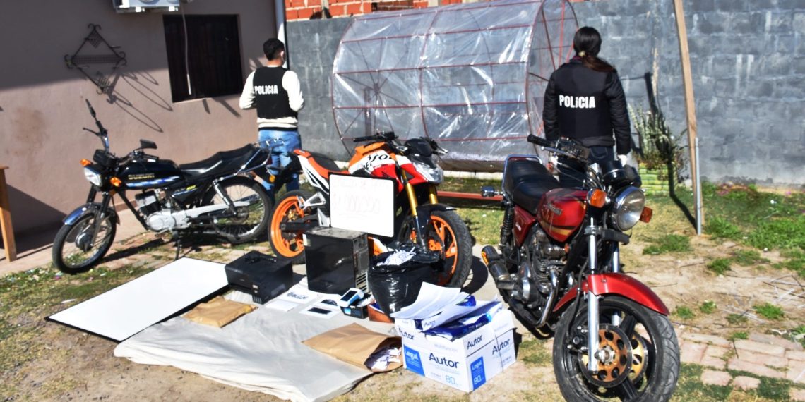 Realizaba sorteos “clandestinos” de motos, celulares y efectivo por redes sociales, lo detuvieron y “le secuestraron todo”
