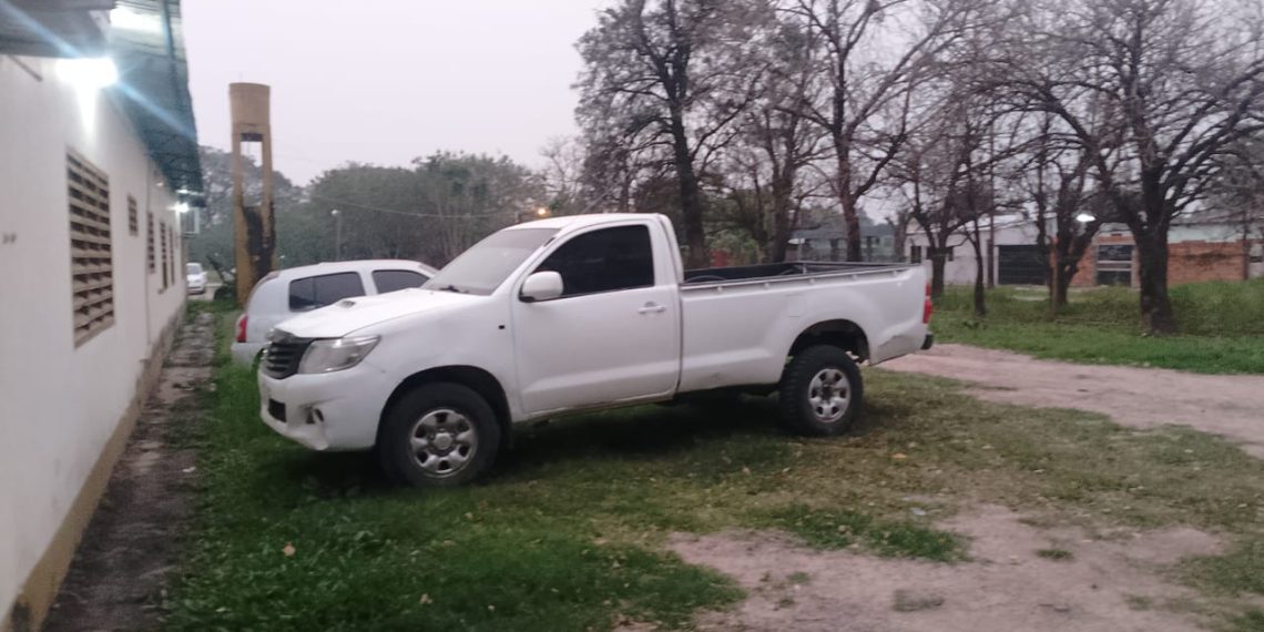 Chocó a una motociclista, escapó, pero la Policía encontró la camioneta