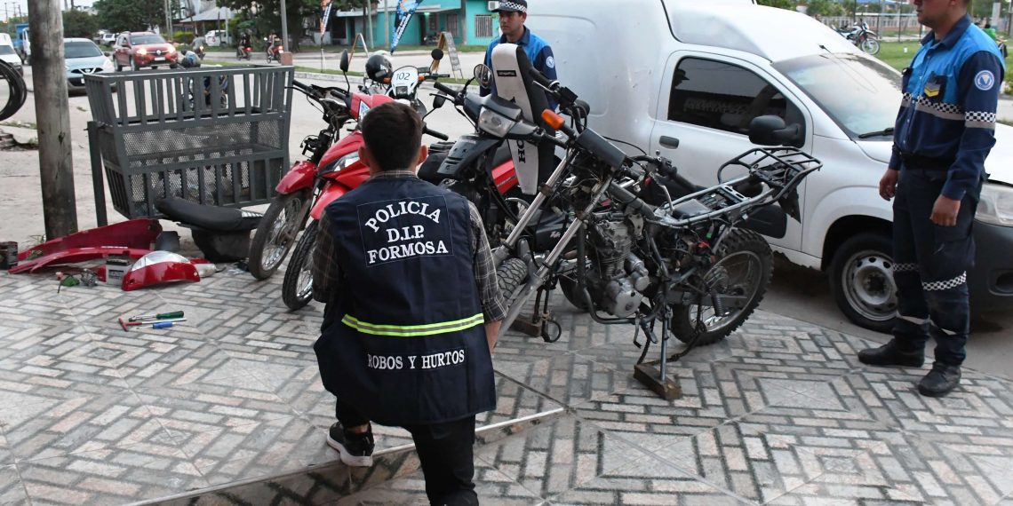 Allanaron taller mecánico del barrio Eva Perón que tenía motos robadas: adulteraban números de cuadro y motor