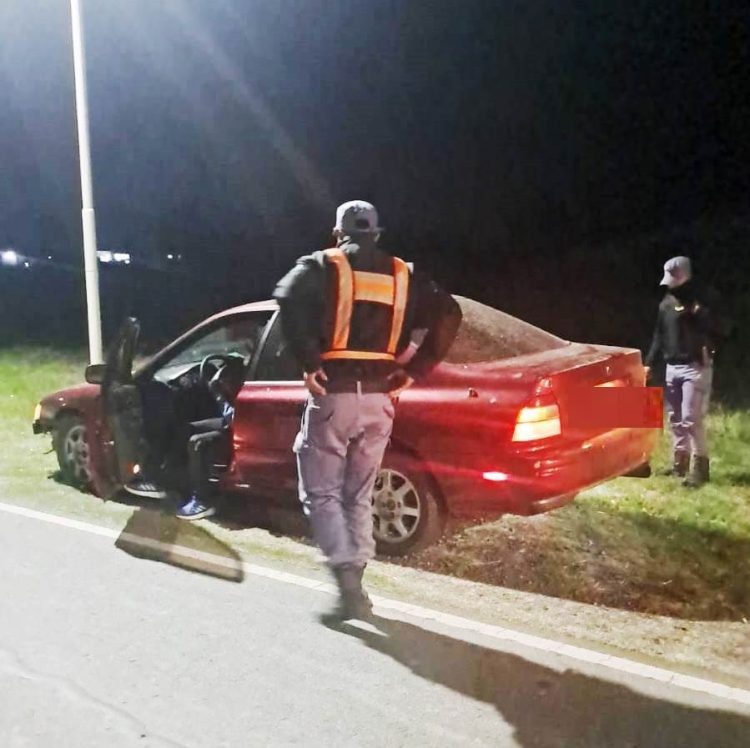 Violento asalto armado a una vivienda familiar: La Policía recuperó una camioneta robada y detuvo a dos sujetos