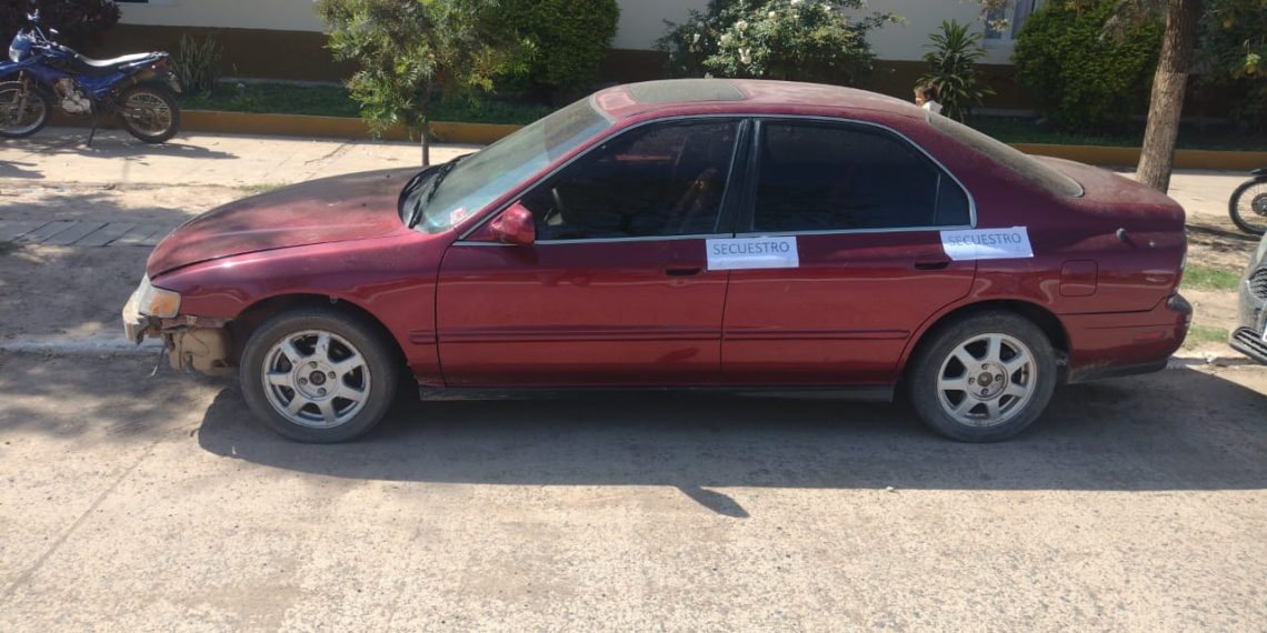 Violento asalto armado a una vivienda familiar: La Policía recuperó una camioneta robada y detuvo a dos sujetos