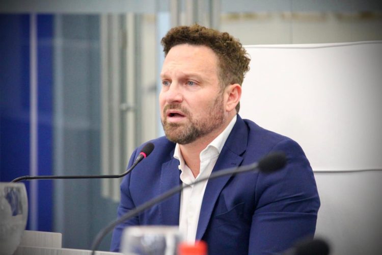 Ocampo cruzó a Insfrán: “su ascenso al poder se construyó sobre la traición y la cultura del odio”