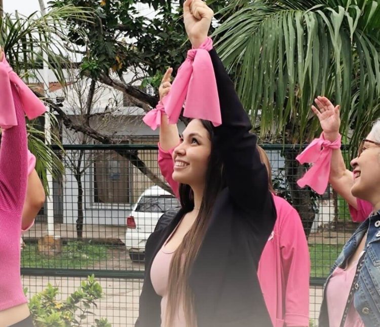 Paula enfrentó un cáncer de mamas y logró controlarlo gracias a la prevención y una lucha diaria