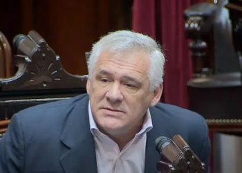 Carbajal denunció ante la justicia al Presidente y al canciller Werthein por «persecución ideológica»