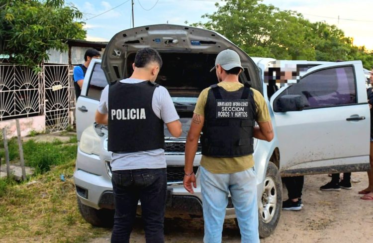 Secuestraron más de 3 millones de pesos falsos: unos pagaron un celular ofrecido en Facebook y otros cayeron por la investigación del robo de motor de lancha