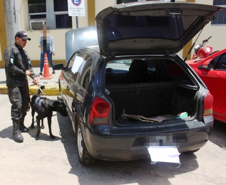 Circulaba borracho y encima le encontraron cocaína en el auto