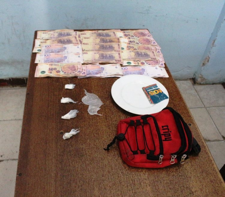 Circulaba borracho y encima le encontraron cocaína en el auto