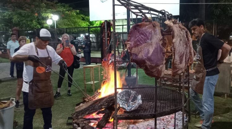 Comenzó la “Expo Asado de Carnes Formoseñas” en el Paseo Costanero