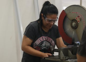 Alumnos del taller municipal de carpintería en aluminio continúan perfeccionando conocimientos