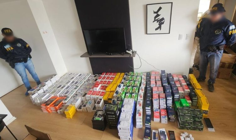 Policía Federal desbarató megabanda internacional que, desde Clorinda, contrabandeaba celulares robados