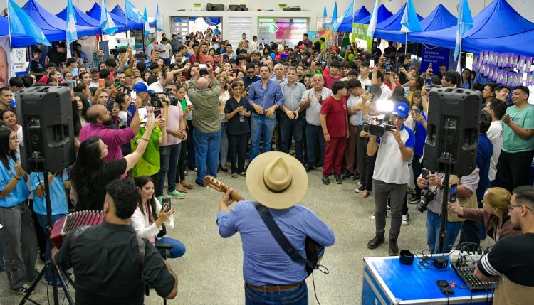 El gobierno desembarcó en Las Lomitas con el “Programa Acompañarte”