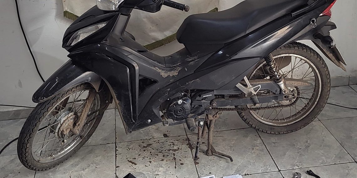Una mujer denunció que a mano armada le robaron su moto, pero era todo mentira y quedó detenida