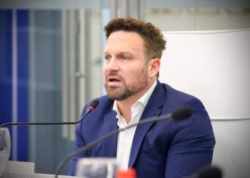 Ocampo cuestionó la política salarial del gobierno: «Los trabajadores fueron condenados a la indigencia»