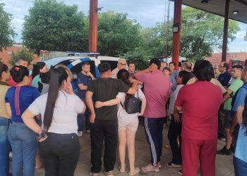 Tragedia en el río, zozobró una lancha y fallecieron dos docentes; buscan a un tercero