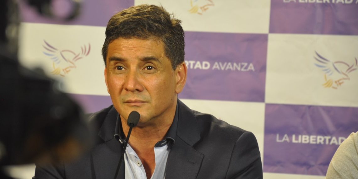 Sumarse a La Libertad Avanza o quedar al margen; el desafío de Gerardo González para la oposición formoseña