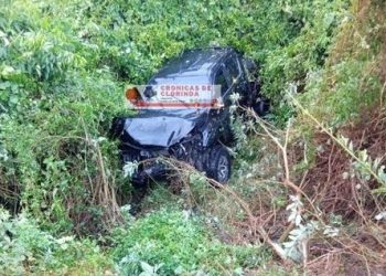 Conductor de una Toyota sufrió lesiones al despistar en el riacho Monte Lindo