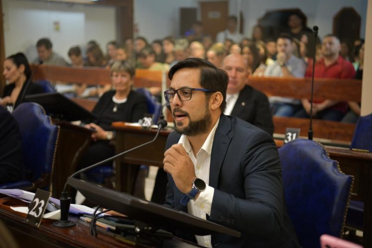 Vera: “No son argumentos sólidos ni serios para declarar inconstitucionalidad de la reelección indefinida”