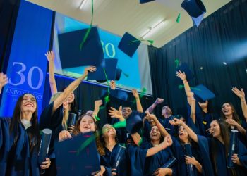 La Universidad de la Cuenca del Plata entregó diplomas a sus primeros licenciados en Fonoaudiología