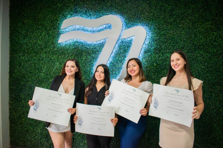 La Universidad de la Cuenca del Plata entregó diplomas a sus primeros licenciados en Fonoaudiología