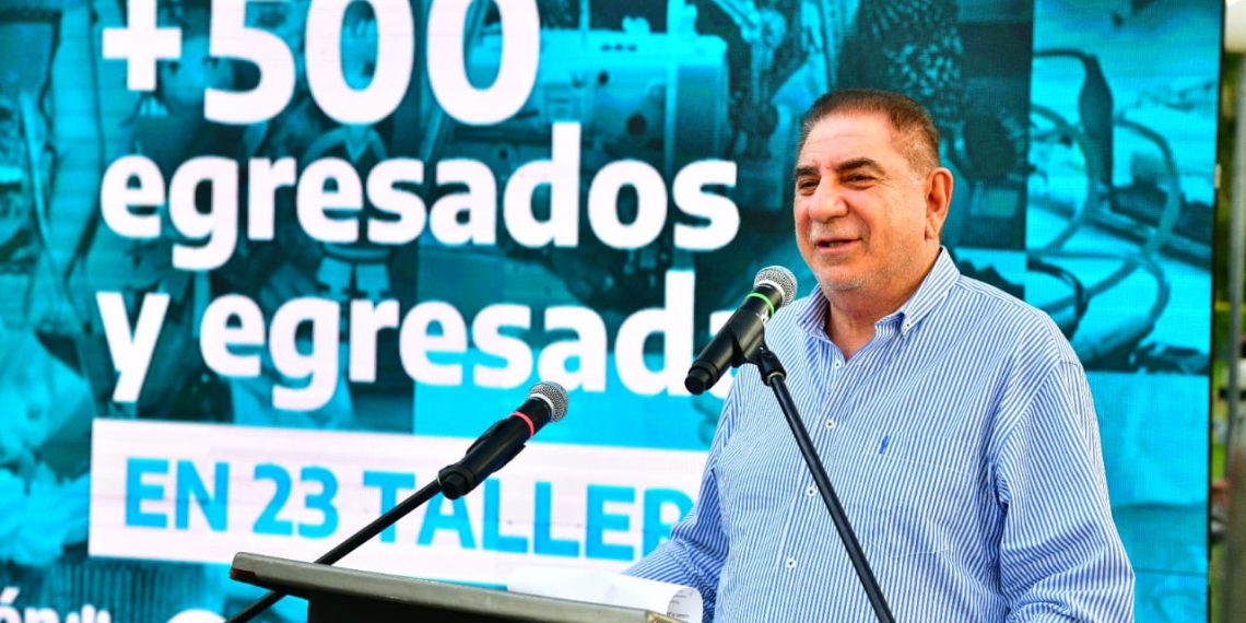 Jofré entregó 500 certificados de la Escuela de Artes y Oficios