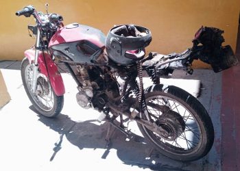 Intensa búsqueda de un auto que atropelló a motociclista y huyó