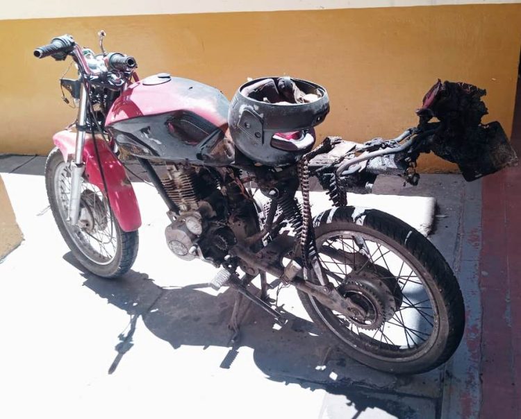 Intensa búsqueda de un auto que atropelló a motociclista y huyó