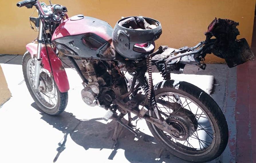 Intensa búsqueda de un auto que atropelló a motociclista y huyó