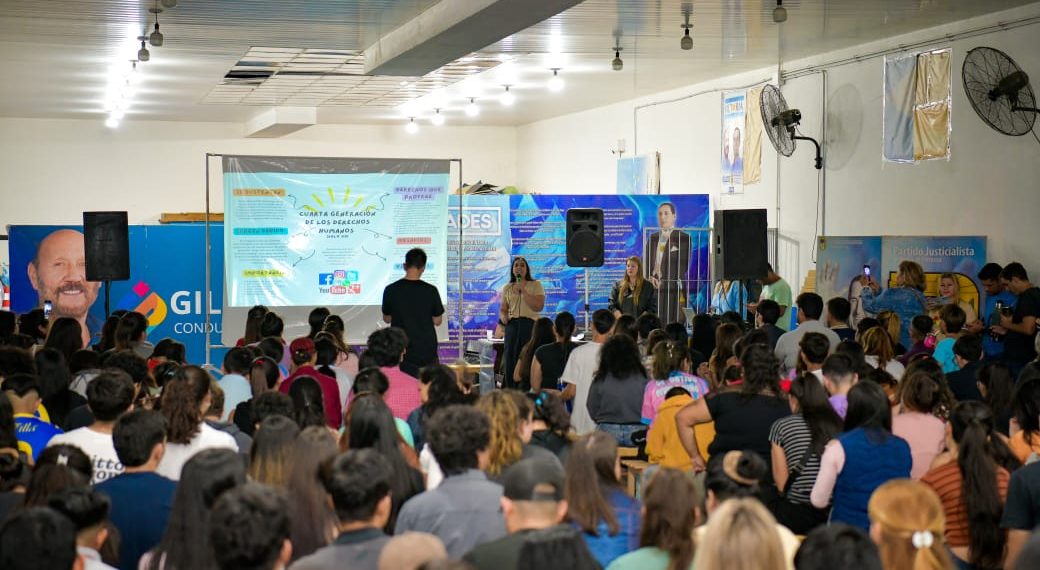 Jóvenes debatieron en el barrio Mariano Moreno sobre la reforma constitucional en Formosa