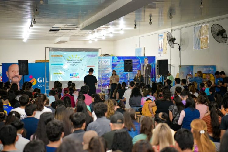 Jóvenes debatieron en el barrio Mariano Moreno sobre la reforma constitucional en Formosa