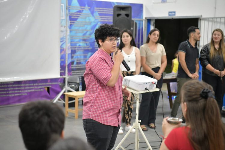 Jóvenes debatieron en el barrio Mariano Moreno sobre la reforma constitucional en Formosa