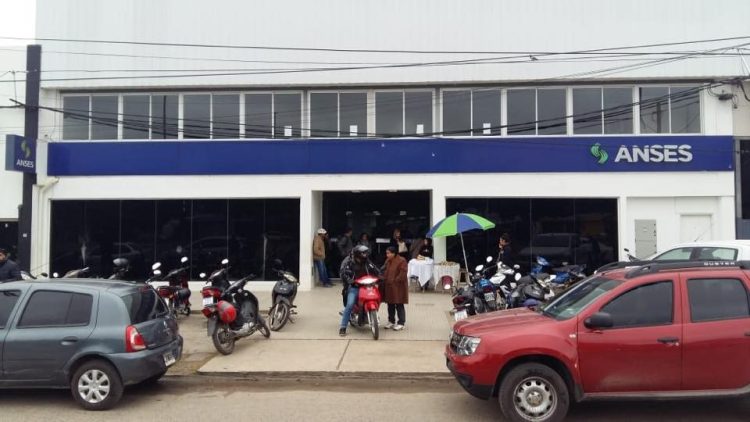 Jubilados y pensionados pueden designar a un apoderado ante Anses