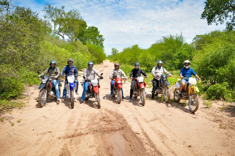 Eber Solís recorrió el extremo oeste en moto