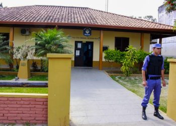 Una mujer intentó suicidarse ahorcándose pero llegó la policía y la rescató justo a tiempo
