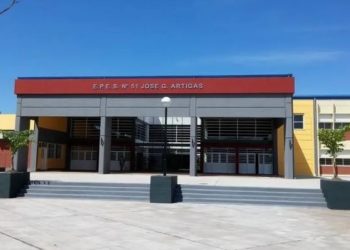 Malestar de padres del colegio Comercio por el cobro de “inscripciones” encubiertas