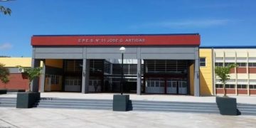 Malestar de padres del colegio Comercio por el cobro de “inscripciones” encubiertas