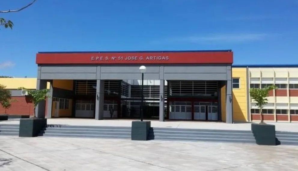 Malestar de padres del colegio Comercio por el cobro de “inscripciones” encubiertas