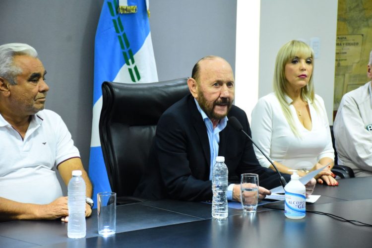 Insfrán otorgó un incremento salarial del 45% para empleados públicos provinciales en tres tramos
