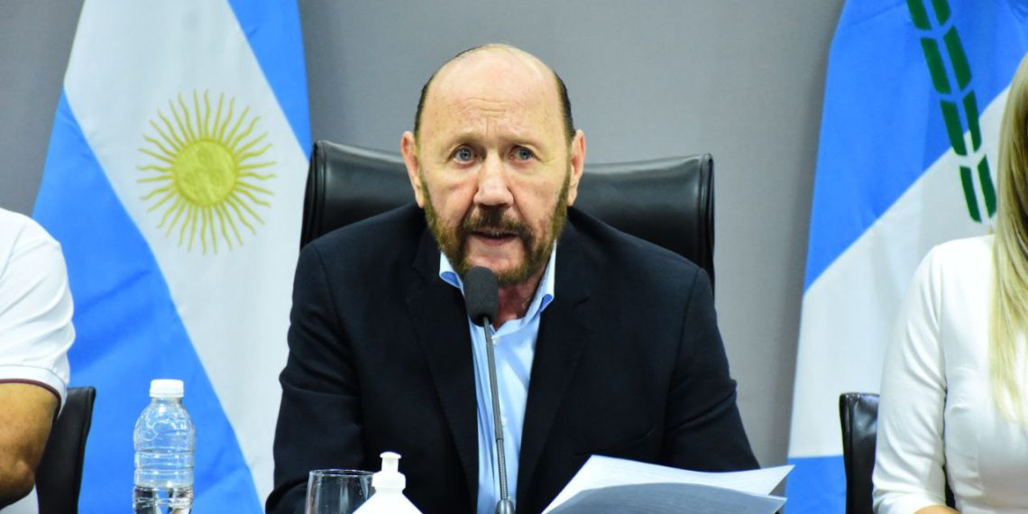Insfrán otorgó un incremento salarial del 45% para empleados públicos provinciales en tres tramos