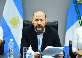 Insfrán otorgó un incremento salarial del 45% para empleados públicos provinciales en tres tramos