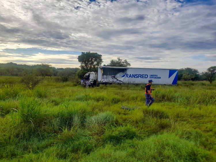Violento choque frontal entre dos camiones paraguayos dejó una víctima fatal