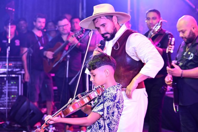 Lázaro ratificó su atracción con los formoseños en show para el recuerdo