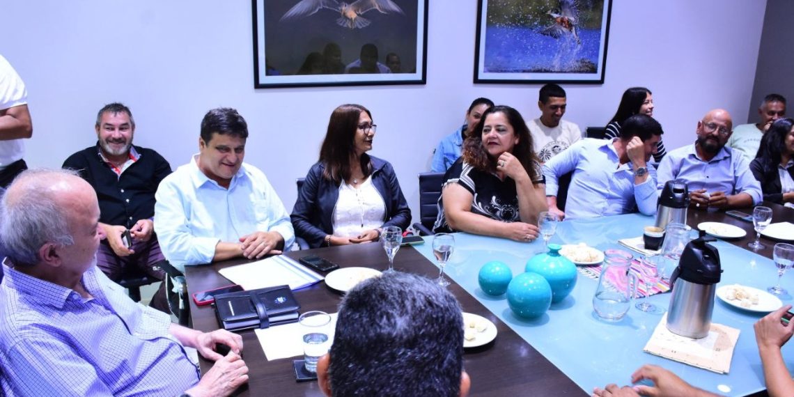 Antonio Ferreira recibió a sindicalistas municipales quienes respaldaron el modelo formoseño y criticaron a Basualdo