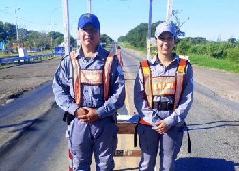 Llevaban contrabando, le entregaron plata a dos policías para que «los dejen pasar»; quedaron detenidos